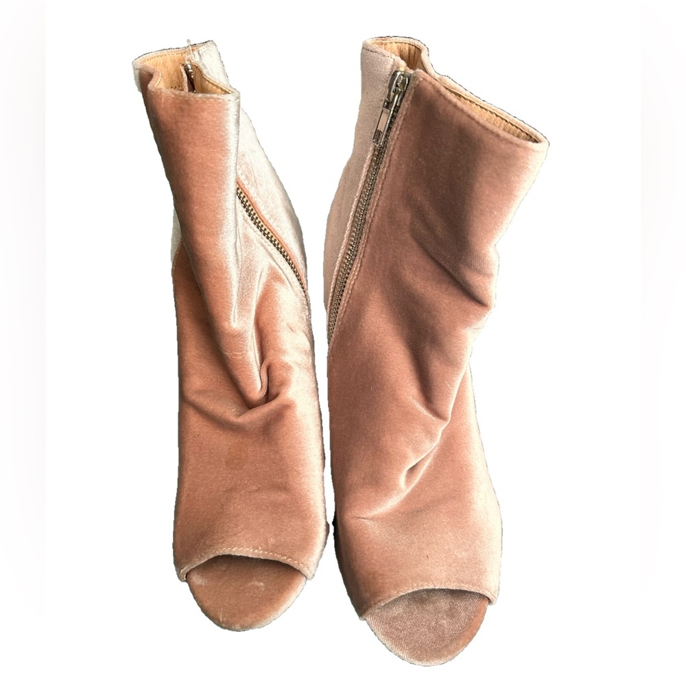 Olivia Jaymessize pink velvet boot